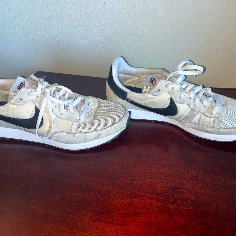 Nike Challenger OG Light Bone
Black sz 8.5